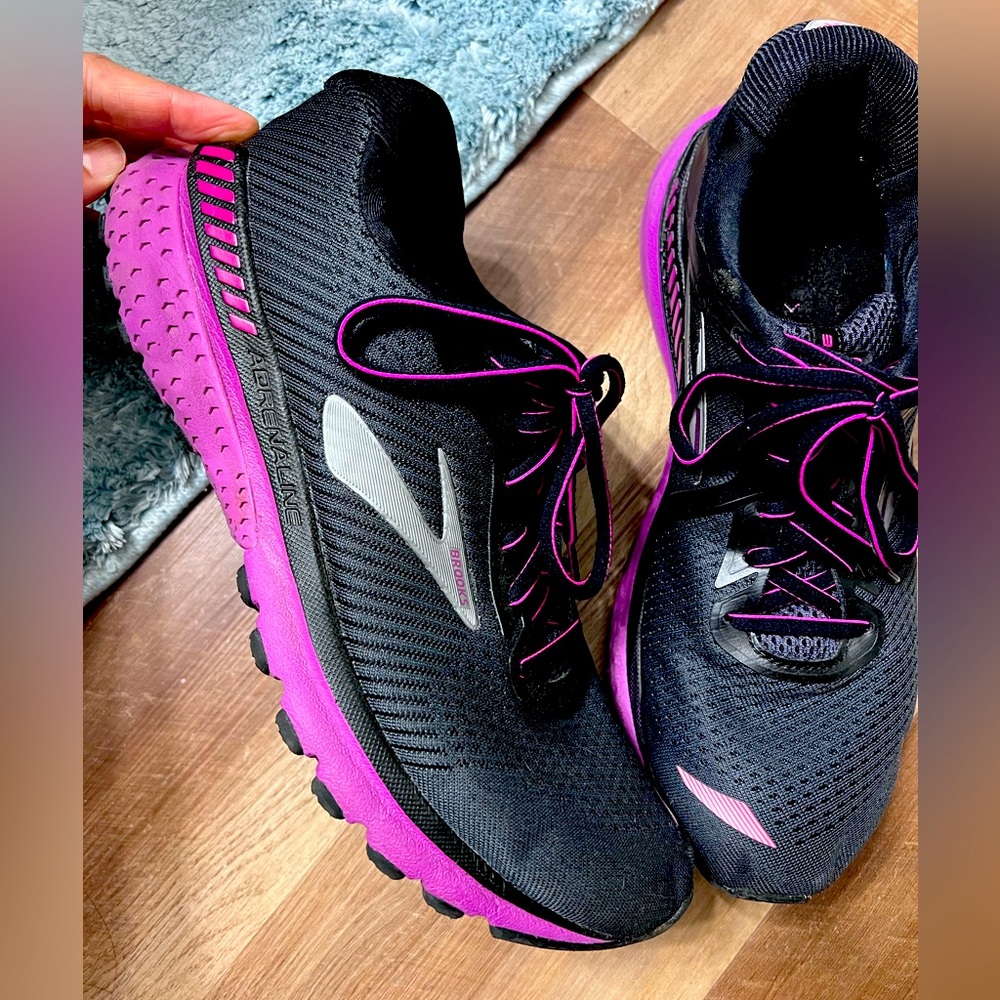 Gently used women’s Adrenaline Brooks